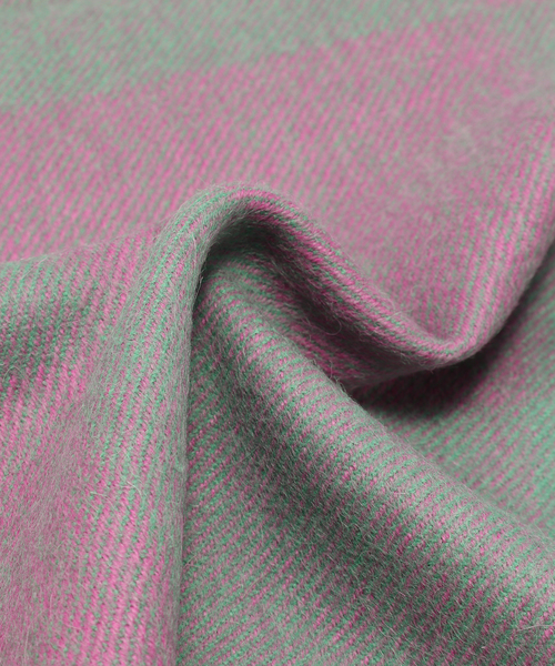 THE INOUE BROTHERS(ザイノウエブラザーズ)の「【THE INOUE BROTHERS / ザ イノウエブラザーズ】Brushed Scole Block(マフラー・メンズ・ライトブルー/レッド系その他・FREE)」の7枚目の写真