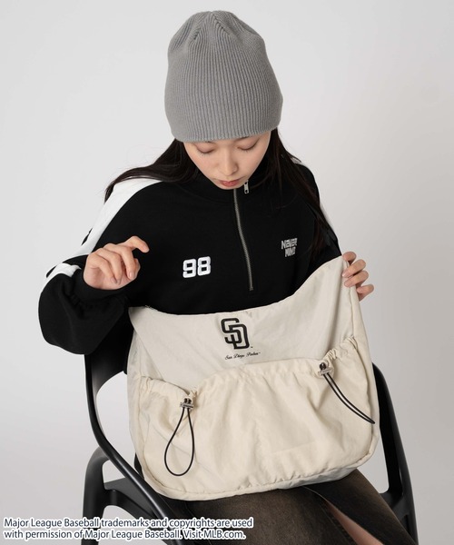 MLB(メジャーリーグベースボール)の「∴WEGO/【25年春夏新作】別注MLBドロストポケットショルダー(ショルダーバッグ・レディース・オフホワイト/ブラック/グレー・FREE)」の1枚目の写真