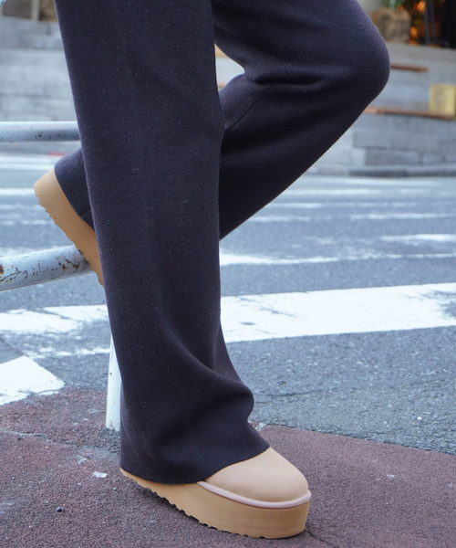UGG(アグ)の「【UGG/アグ】W CLASSIC ULTRA MINI PLATFORM(ブーツ・レディース・ベージュ・23cm/25cm)」の4枚目の写真