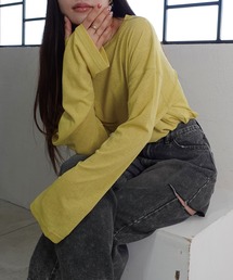 サムホール付きサイドスリットシアートップス
