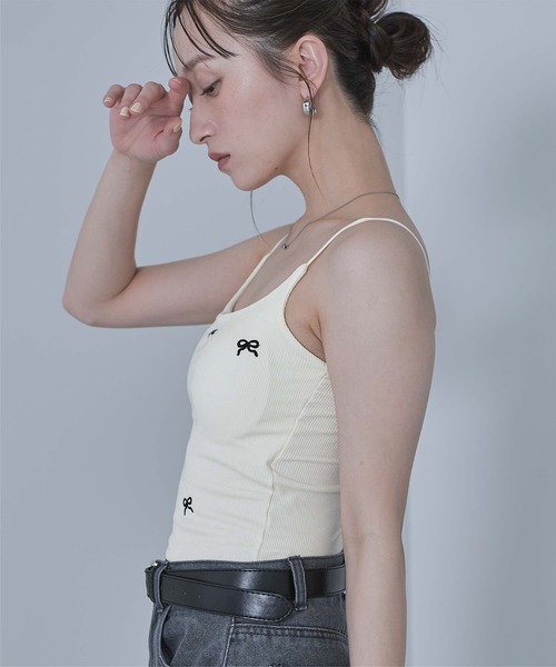 miette（ミエット）の「カップ付きリボン刺繍キャミソール（キャミソール・レディース・ブラック/レッド/グレー/アイボリー・FREE）」の10枚目の写真