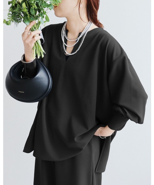 reca(レカ)の「キーネックカットジョーゼットブラウス(シャツ/ブラウス・レディース・ブラック/グレイッシュブルー・M)」の2枚目の写真