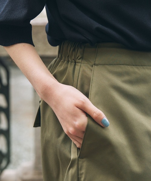 MONO-MART LADY'S（モノマートレディース）の「タックワイド ミリタリー カーゴパンツ（カーゴパンツ・レディース・ブラック/カーキ・S/M）」の8枚目の写真