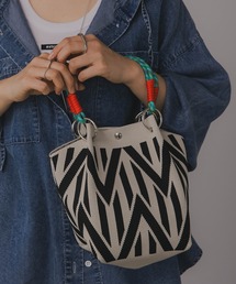 210nouve（トゥージュヌーブ）の「コードストラップ 柄 ニット ハンドバッグ（ハンドバッグ）」