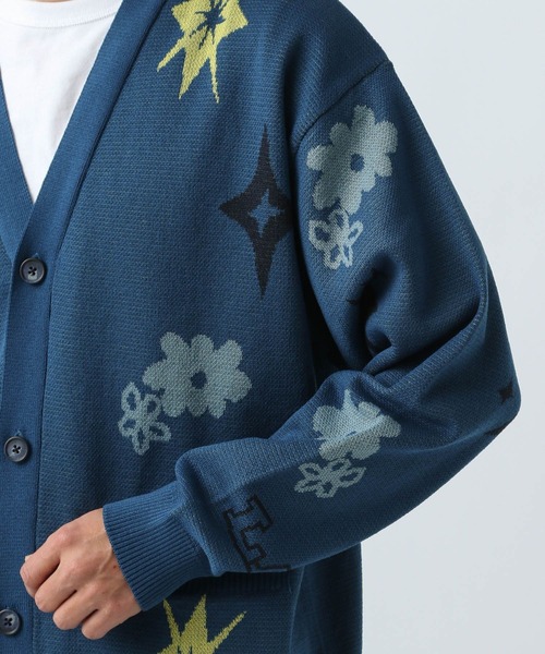 BAYFLOW（ベイフロー）の「マルチパターンジャガードニットカーディガン（カーディガン/ボレロ・メンズ・ブルー/グレー/レッド・MEDIUM/LARGE）」の12枚目の写真