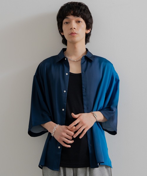 SINSS（シンス）の「Loose fit gradation HS shirt / ルーズフィットグラデーションハーフスリーブシャツ（シャツ/ブラウス・メンズ・ブラック/ブルー・SMALL/MEDIUM/LARGE）」の4枚目の写真