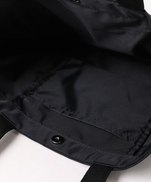 Lee(リー)の「【LEE/リー】【大ぶりフリルが主役】フリルBIGトートバッグ 大人可愛い キャンバスバッグ 華やかカジュアル(トートバッグ・レディース・ブラック/オフホワイト/シルバー/ブルー・FREE)」の7枚目の写真