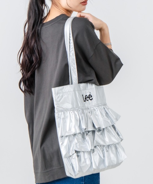 Lee(リー)の「【LEE/リー】【大ぶりフリルが主役】フリルBIGトートバッグ 大人可愛い キャンバスバッグ 華やかカジュアル(トートバッグ・レディース・ブラック/オフホワイト/シルバー/ブルー・FREE)」の4枚目の写真