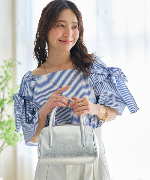 La boutique BonBon（ラブティックボンボン）の「【オウレンティ】メタリックハンドバッグ（ハンドバッグ・レディース・シルバー・FREE）」の4枚目の写真