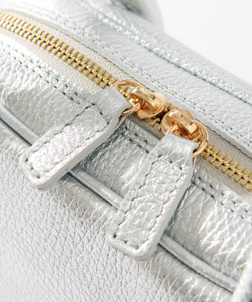 La boutique BonBon（ラブティックボンボン）の「【オウレンティ】メタリックハンドバッグ（ハンドバッグ・レディース・シルバー・FREE）」の15枚目の写真