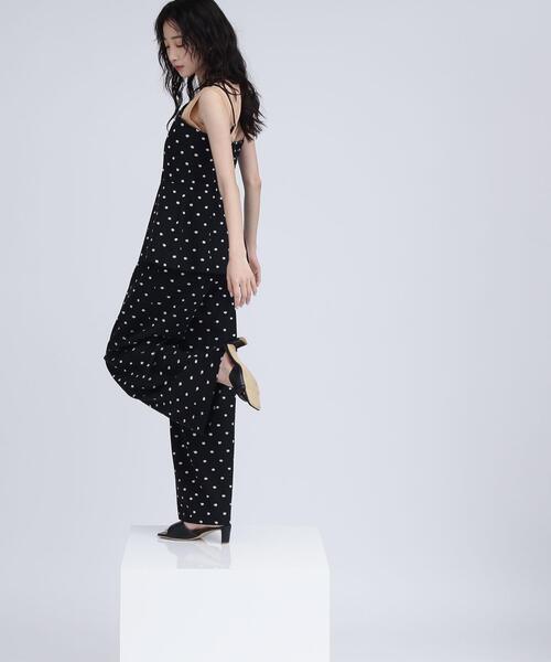 NATURAL BEAUTY BASIC(ナチュラルビューティーベーシック)の「◇【BLANC】ドット刺繍パンツ(その他パンツ・レディース・グレー系その他/ブラック系その他・MEDIUM/P/S)」の2枚目の写真