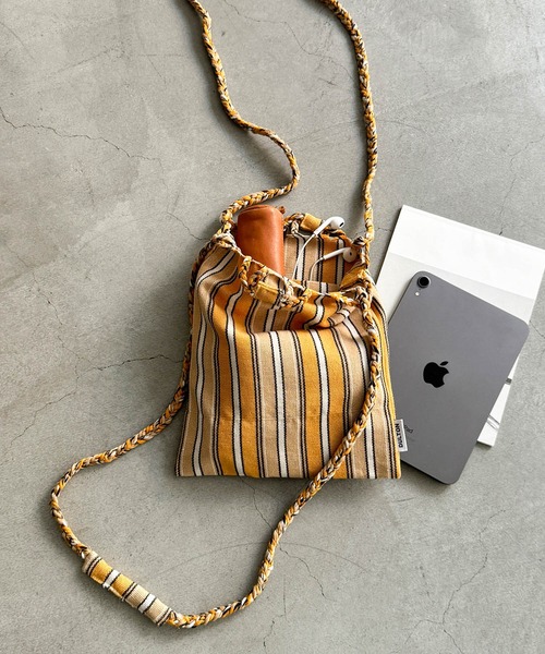 CANAL JEAN(キャナルジーン)の「DULTON HAMMOCK SACOCHE ハンモックサコッシュ/RNZ-0862SC(ショルダーバッグ・レディース・ピンク/ブルー/イエロー/レッド/ネイビー・ONE SIZE)」の4枚目の写真