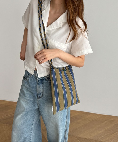 CANAL JEAN(キャナルジーン)の「DULTON HAMMOCK SACOCHE ハンモックサコッシュ/RNZ-0862SC(ショルダーバッグ・レディース・ピンク/ブルー/イエロー/レッド/ネイビー・ONE SIZE)」の3枚目の写真