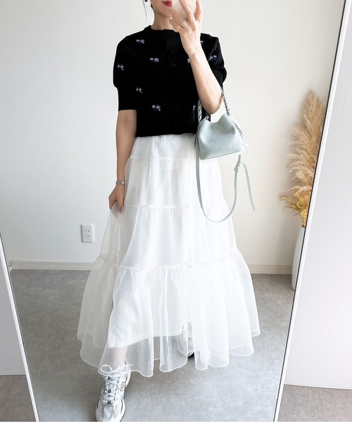 &. NOSTALGIA（アンドドットノスタルジア）の「【ZOZO限定】花刺繍ニットカーディガン（カーディガン/ボレロ・レディース・ホワイト/ライトグレー/ブラック・M）」の7枚目の写真