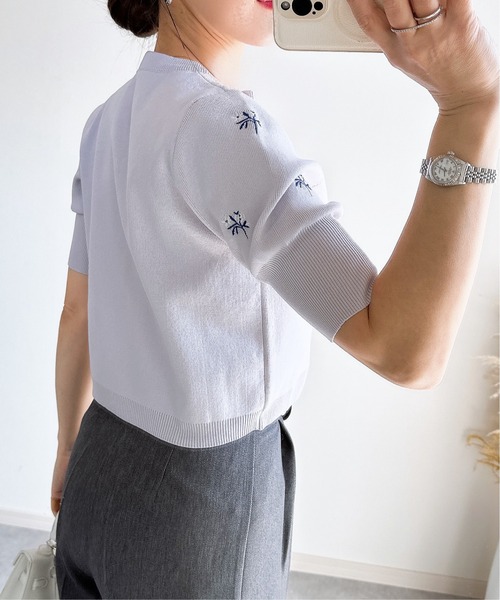 &. NOSTALGIA（アンドドットノスタルジア）の「【ZOZO限定】花刺繍ニットカーディガン（カーディガン/ボレロ・レディース・ホワイト/ライトグレー/ブラック・M）」の9枚目の写真