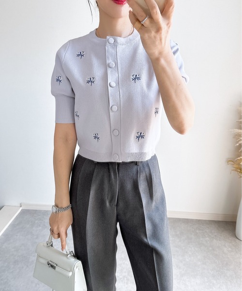 &. NOSTALGIA（アンドドットノスタルジア）の「【ZOZO限定】花刺繍ニットカーディガン（カーディガン/ボレロ・レディース・ホワイト/ライトグレー/ブラック・M）」の8枚目の写真