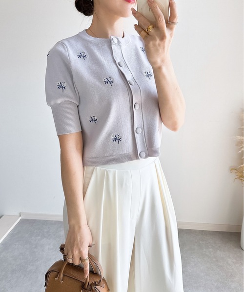 &. NOSTALGIA（アンドドットノスタルジア）の「【ZOZO限定】花刺繍ニットカーディガン（カーディガン/ボレロ・レディース・ホワイト/ライトグレー/ブラック・M）」の20枚目の写真