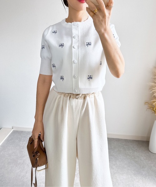 &. NOSTALGIA（アンドドットノスタルジア）の「【ZOZO限定】花刺繍ニットカーディガン（カーディガン/ボレロ・レディース・ホワイト/ライトグレー/ブラック・M）」の12枚目の写真