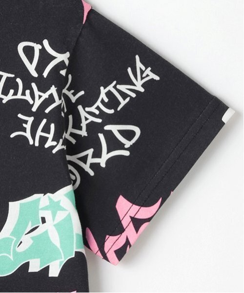 X-girl Stages（エックスガールステージス）の「【TBSドラマ フェイクマミー 着用アイテム】グラフィティ総柄半袖Tシャツ（Tシャツ/カットソー・キッズ・オフホワイト/ブラック・140cm/120cm/130cm/80ｃｍ/90cm/110cm/100cm）」の5枚目の写真