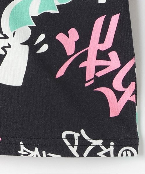 X-girl Stages（エックスガールステージス）の「【TBSドラマ フェイクマミー 着用アイテム】グラフィティ総柄半袖Tシャツ（Tシャツ/カットソー・キッズ・オフホワイト/ブラック・140cm/120cm/130cm/80ｃｍ/90cm/110cm/100cm）」の6枚目の写真