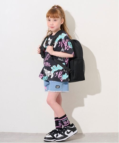 X-girl Stages（エックスガールステージス）の「【TBSドラマ フェイクマミー 着用アイテム】グラフィティ総柄半袖Tシャツ（Tシャツ/カットソー・キッズ・オフホワイト/ブラック・140cm/120cm/130cm/80ｃｍ/90cm/110cm/100cm）」の13枚目の写真
