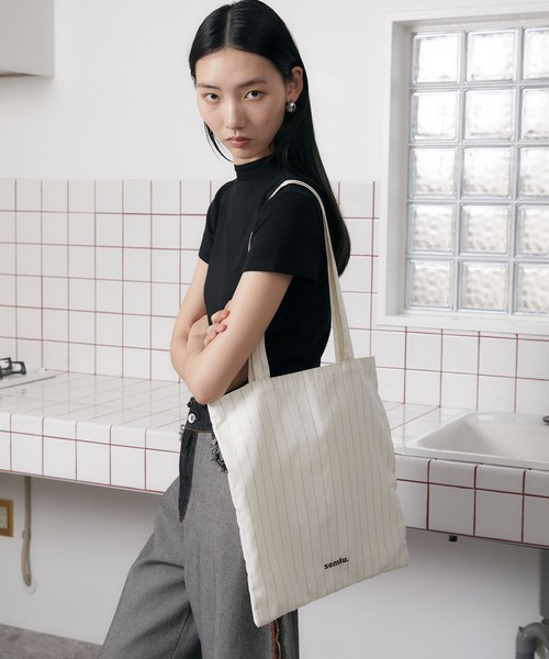 somlu.(ソンムル)の「【somlu.】アソートトートバッグ / ストライプ・クリンクル加工(トートバッグ・レディース・ネイビー/スミクロ/アイボリー/ライトブルー・FREE)」の2枚目の写真