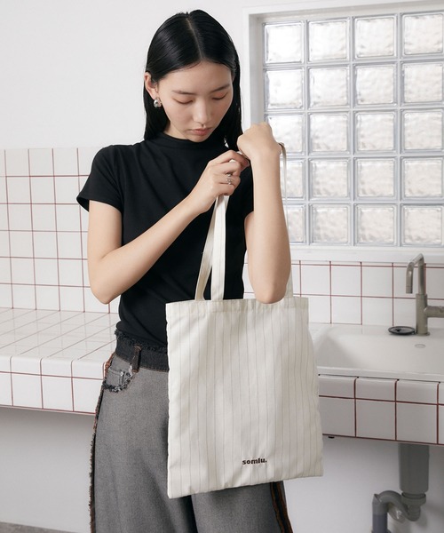 somlu.(ソンムル)の「【somlu.】アソートトートバッグ / ストライプ・クリンクル加工(トートバッグ・レディース・ネイビー/スミクロ/アイボリー/ライトブルー・FREE)」の5枚目の写真