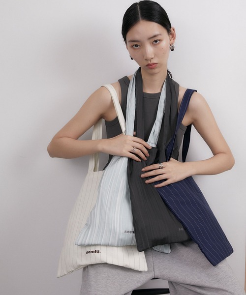 somlu.(ソンムル)の「【somlu.】アソートトートバッグ / ストライプ・クリンクル加工(トートバッグ・レディース・ネイビー/スミクロ/アイボリー/ライトブルー・FREE)」の11枚目の写真