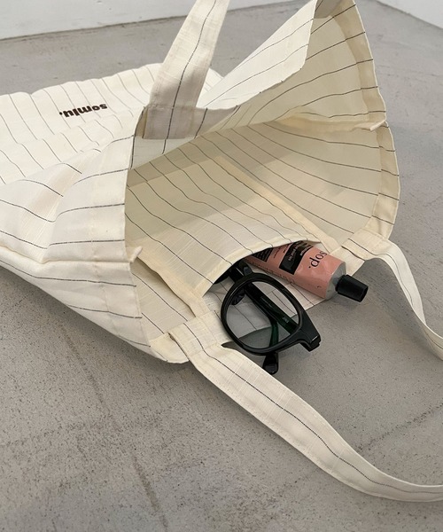 somlu.(ソンムル)の「【somlu.】アソートトートバッグ / ストライプ・クリンクル加工(トートバッグ・レディース・ネイビー/スミクロ/アイボリー/ライトブルー・FREE)」の9枚目の写真