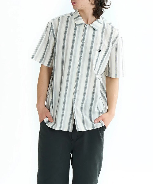 RVCA(ルーカ)の「RVCA メンズ OMBRE BORDER SHIRTS 半袖シャツ 【2025年夏モデル】/ルーカ胸ポケットワンポイントストライプ柄半袖シャツ(シャツ/ブラウス・メンズ・ベージュ系その他/ブラック系その他/ブラウン系その他・X-LARGE/LARGE/MEDIUM/SMALL)」の1枚目の写真