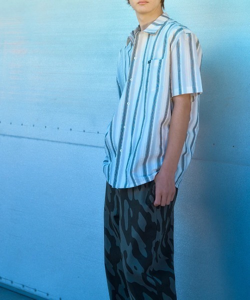 RVCA(ルーカ)の「RVCA メンズ OMBRE BORDER SHIRTS 半袖シャツ 【2025年夏モデル】/ルーカ胸ポケットワンポイントストライプ柄半袖シャツ(シャツ/ブラウス・メンズ・ベージュ系その他/ブラック系その他/ブラウン系その他・X-LARGE/LARGE/MEDIUM/SMALL)」の13枚目の写真