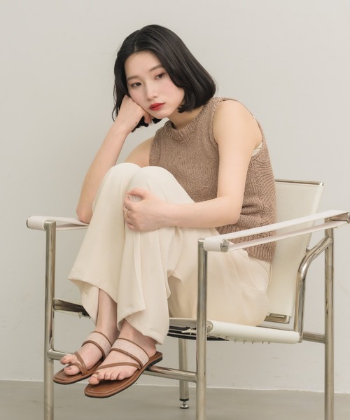 NEUNA(ヌナ)の「ストロートングサンダル(サンダル・レディース・ブラック/ブラウン/アイボリー・38/39/36)」の3枚目の写真