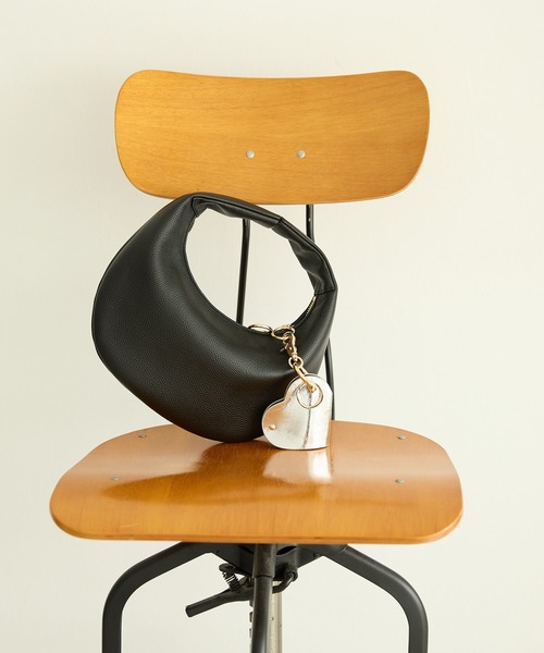 HASHIBAMI（ハシバミ）の「【HASHIBAMI】エイチビー ラウンドバッグ（ハンドバッグ・レディース・ブラック/ライトブルー/ナチュラル/シルバー/マルーン・FREE）」の2枚目の写真