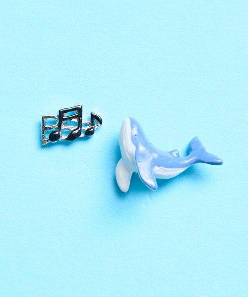 gargle(ガーグル)の「gargle ガーグル:海の生き物シリーズ ザトウクジラ ピアス(ピアス(両耳用)・レディース・グレー・FREE)」の1枚目の写真