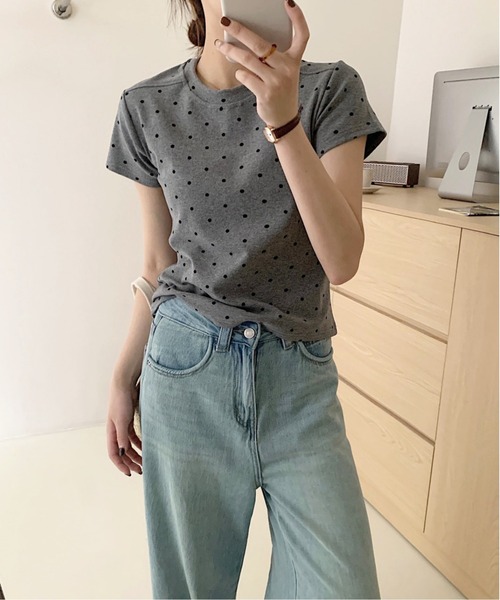 WEGO(ウィゴー)の「WEGO/【水玉】ドット柄タイトクロップドトップス/半袖Tシャツ(Tシャツ/カットソー・レディース・ホワイト/グレー/ブラック・MEDIUM/LARGE)」の5枚目の写真