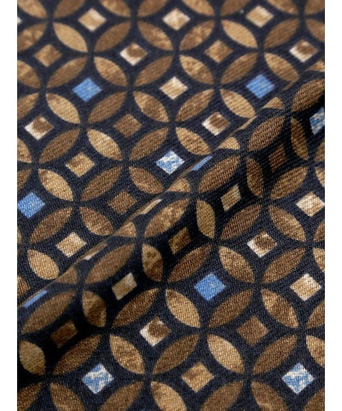 Perfect Suit FActory(パーフェクトスーツファクトリー)の「インポート【V.FRASS(ヴィフラース)】幾何学柄マフラー グレー/ブラウン(マフラー・メンズ・チャコールグレー/ダークブラウン・FREE)」の6枚目の写真