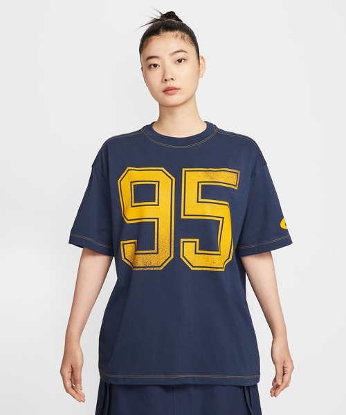 NIKE(ナイキ)の「NIKE AS W NSW STREET SS OS TEE / ナイキ ウィメンズ NSW ストリート OS S/S Tシャツ 【SP】(Tシャツ/カットソー・レディース・ホワイト/ネイビー/ブラック・L/M/S)」の3枚目の写真