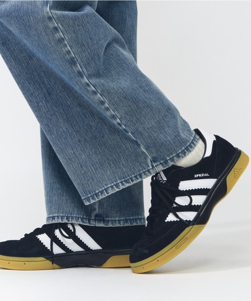 adidas(アディダス)の「アディダス adidas ハンドボール スペツィアル(スニーカー・メンズ・ブラック・23.0cm/23.5cm/24.0cm/24.5cm/25.0cm/26.0cm/26.5cm/27.0cm/27.5cm/28.0cm/25.5cm)」の4枚目の写真