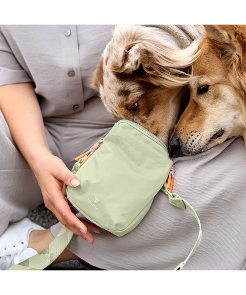 PALOPA(パロパ)の「PALOPA Japan/パロパ Greta(犬のお散歩ショルダーバッグ)/Dog Snack Bag Greta(ショルダーバッグ・レディース・ライトカーキ/ダークグレー/ダークオリーブ/グレー・ONESIZE)」の6枚目の写真