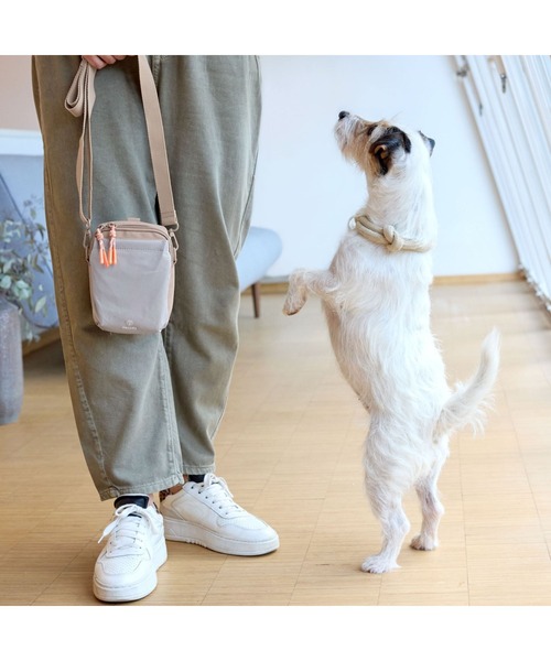 PALOPA(パロパ)の「PALOPA Japan/パロパ Greta(犬のお散歩ショルダーバッグ)/Dog Snack Bag Greta(ショルダーバッグ・レディース・ライトカーキ/ダークグレー/ダークオリーブ/グレー・ONESIZE)」の7枚目の写真