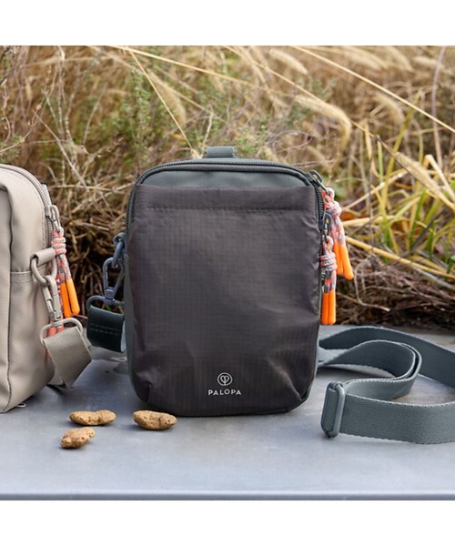 PALOPA(パロパ)の「PALOPA Japan/パロパ Greta(犬のお散歩ショルダーバッグ)/Dog Snack Bag Greta(ショルダーバッグ・レディース・ライトカーキ/ダークグレー/ダークオリーブ/グレー・ONESIZE)」の9枚目の写真