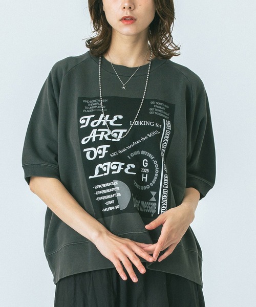 ROSE BUD(ローズバッド)の「(GENE HEAVENS)HALF SLEEVE GRAPHIC SWEAT(スウェット・レディース・チャコールグレー/グレー・ONE SIZE)」の2枚目の写真