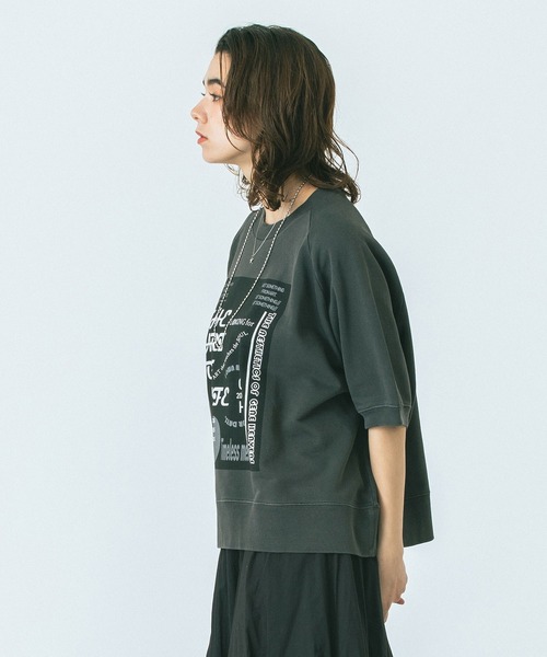 ROSE BUD(ローズバッド)の「(GENE HEAVENS)HALF SLEEVE GRAPHIC SWEAT(スウェット・レディース・チャコールグレー/グレー・ONE SIZE)」の22枚目の写真