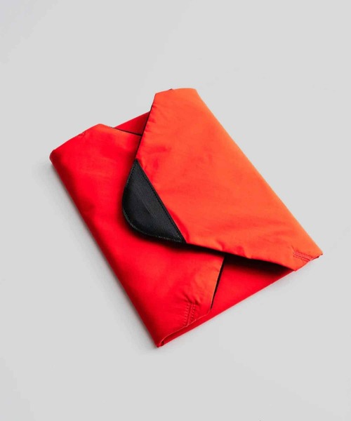 Topologie(トポロジー)の「Tech Wrap Large(ハンドバッグ・レディース・ブラック/レッド・ONE SIZE)」の6枚目の写真