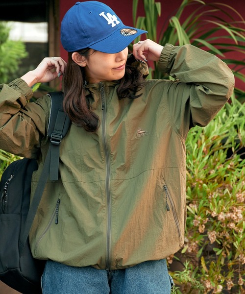 KELTY（ケルティ）の「KELTY/ケルティ パッカブルコンパクトパーカー 秋服 2026年秋冬 冬服（ナイロンジャケット・メンズ・ブラック/グレイッシュベージュ/カーキ/ブルー・L/M/XL）」の3枚目の写真