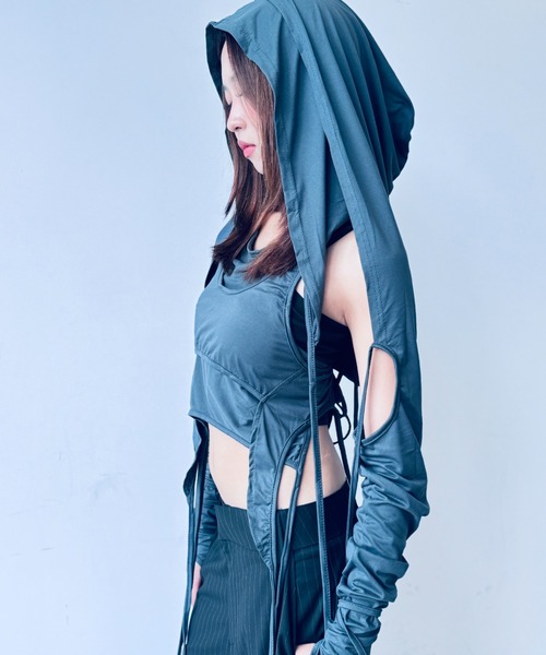 Y2K SYNAPSE FACTORY(ワイツーケー シナプスファクトリー)の「【マルチレイヤー】フーディ・アレンジトップス(Tシャツ/カットソー・レディース・ダークグレー/ベージュ・FREE)」の2枚目の写真
