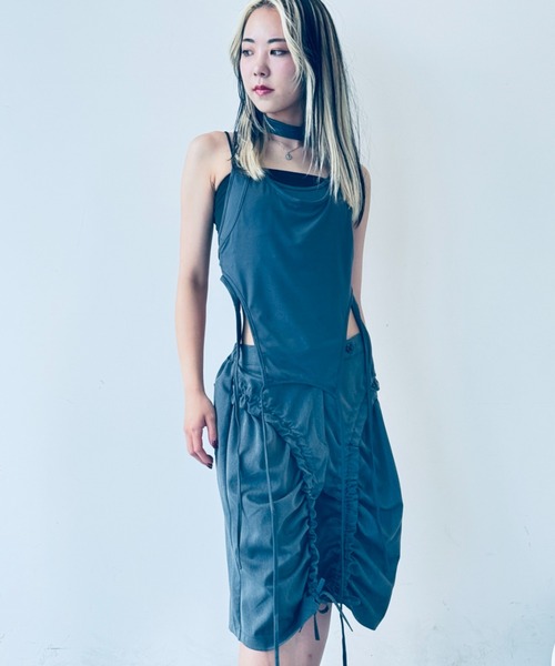 Y2K SYNAPSE FACTORY(ワイツーケー シナプスファクトリー)の「【マルチレイヤー】フーディ・アレンジトップス(Tシャツ/カットソー・レディース・ダークグレー/ベージュ・FREE)」の6枚目の写真