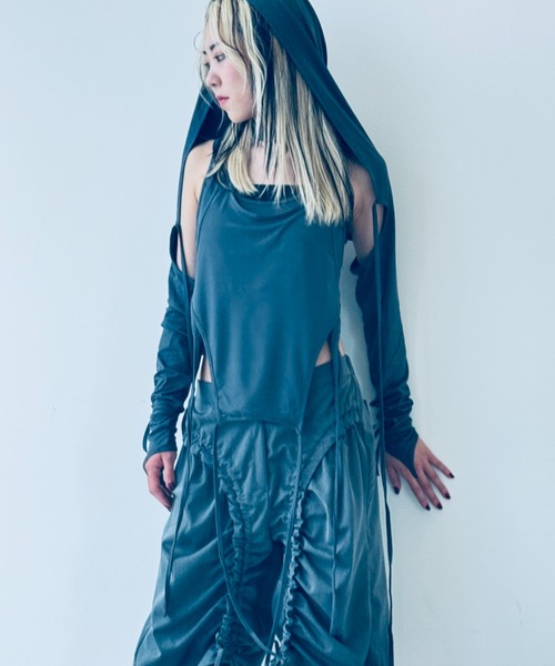 Y2K SYNAPSE FACTORY(ワイツーケー シナプスファクトリー)の「【マルチレイヤー】フーディ・アレンジトップス(Tシャツ/カットソー・レディース・ダークグレー/ベージュ・FREE)」の11枚目の写真