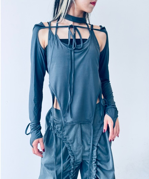Y2K SYNAPSE FACTORY(ワイツーケー シナプスファクトリー)の「【マルチレイヤー】フーディ・アレンジトップス(Tシャツ/カットソー・レディース・ダークグレー/ベージュ・FREE)」の13枚目の写真