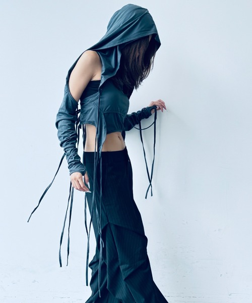Y2K SYNAPSE FACTORY(ワイツーケー シナプスファクトリー)の「【マルチレイヤー】フーディ・アレンジトップス(Tシャツ/カットソー・レディース・ダークグレー/ベージュ・FREE)」の21枚目の写真